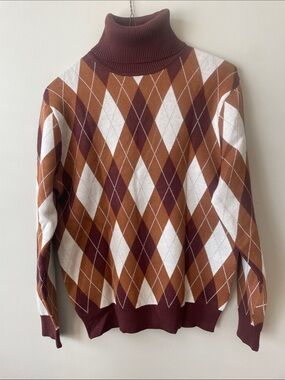 Menโs Argyle Turtleneck Sweater - Brown & White